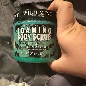 Onyx Bathhouse Wild Mint Foaming Scrub